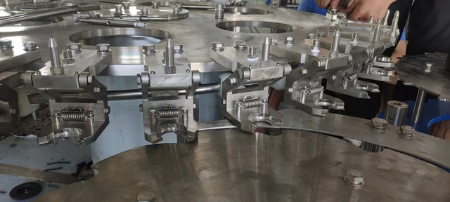 15000-18000 BPH آلة ملء مشروب المياه 